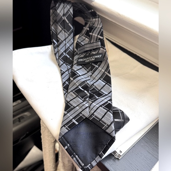 💥Elegant Vintage Pronto Uomo Italian Silk Black and Gray Men's Tie💥 - Picture 7 of 16
